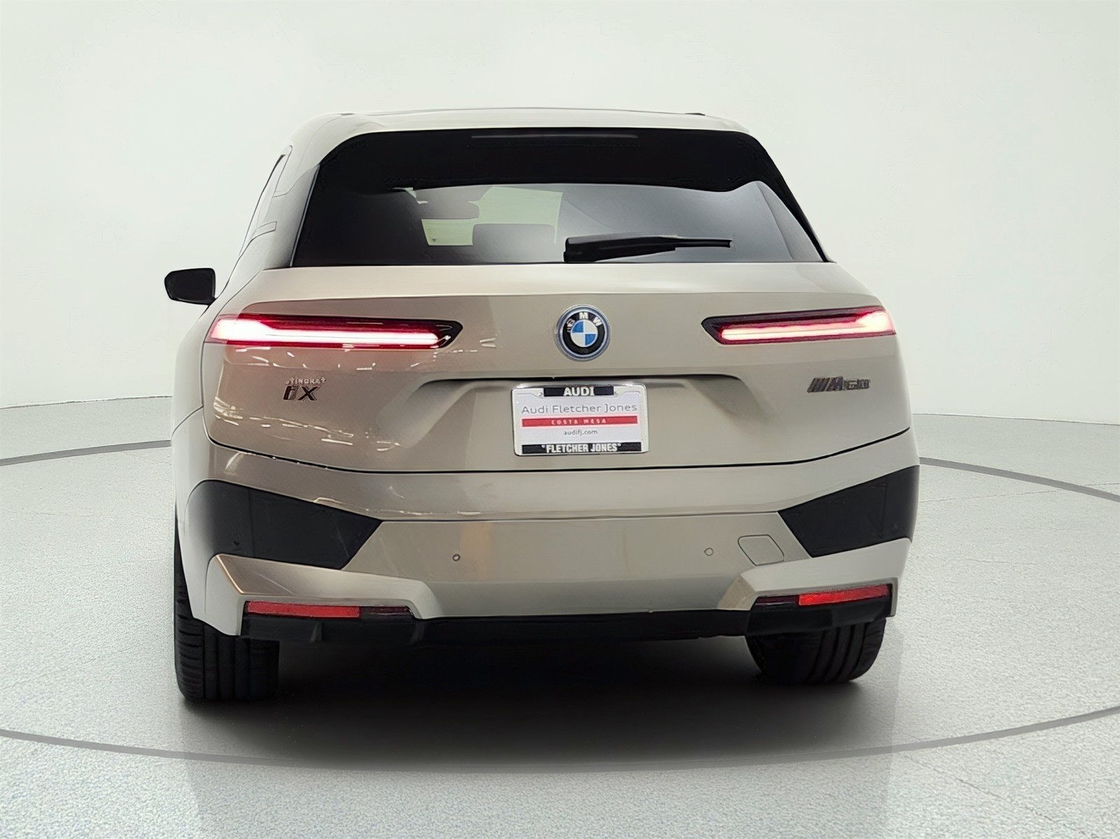 Used 2025 Oxide Grey Metallic BMW M60 image 6