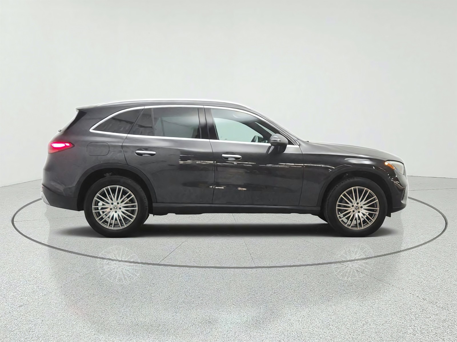 Used 2024 Graphite Grey Metallic Mercedes-Benz GLC 300 SUV image 4
