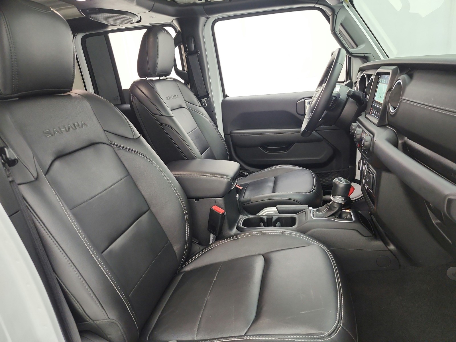 Used 2021 Bright White Clearcoat Jeep Unlimited Sahara 4x4 image 18