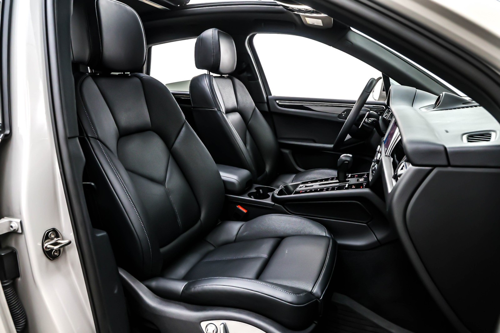 Used 2024 Chalk Porsche S AWD image 7