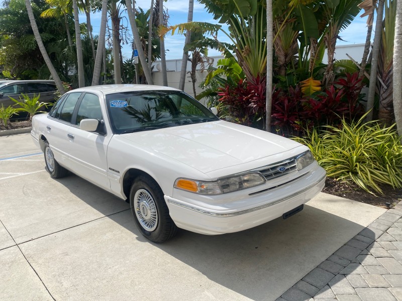 1995 Ford Crown Victoria LOW MILES 43,331 in , 