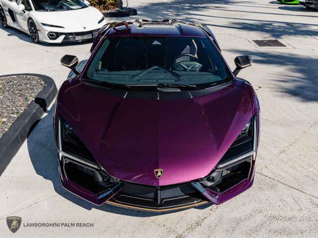 Lamborghini Revuelto