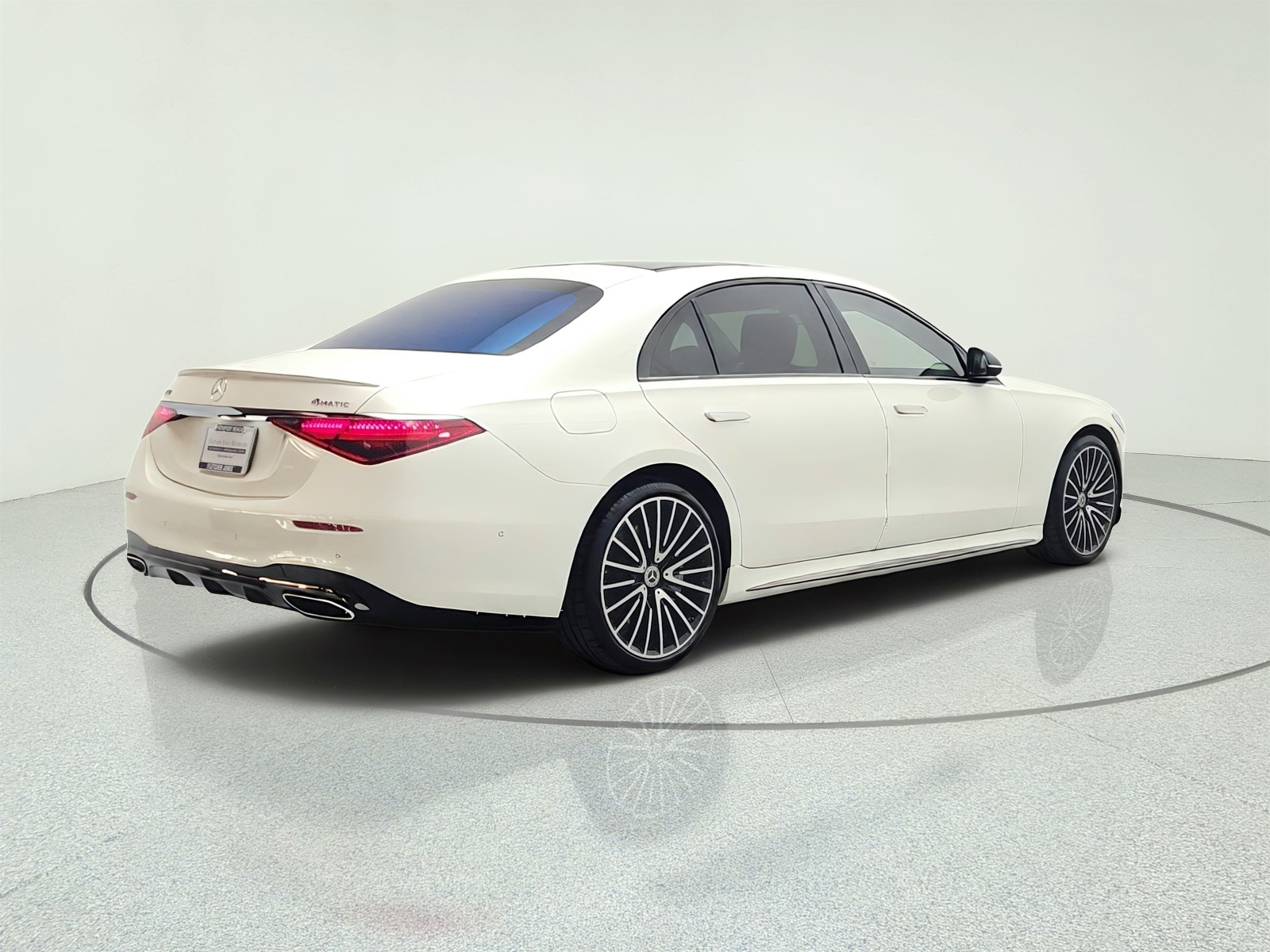 Used 2023 MANUFAKTUR Diamond White Mercedes-Benz S 580 4MATIC® Sedan image 5