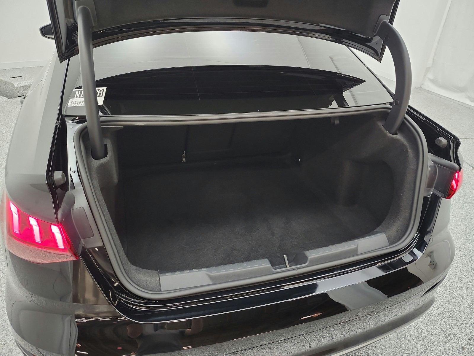 Used 2022 Brilliant Black Audi Premium 40 TFSI image 21