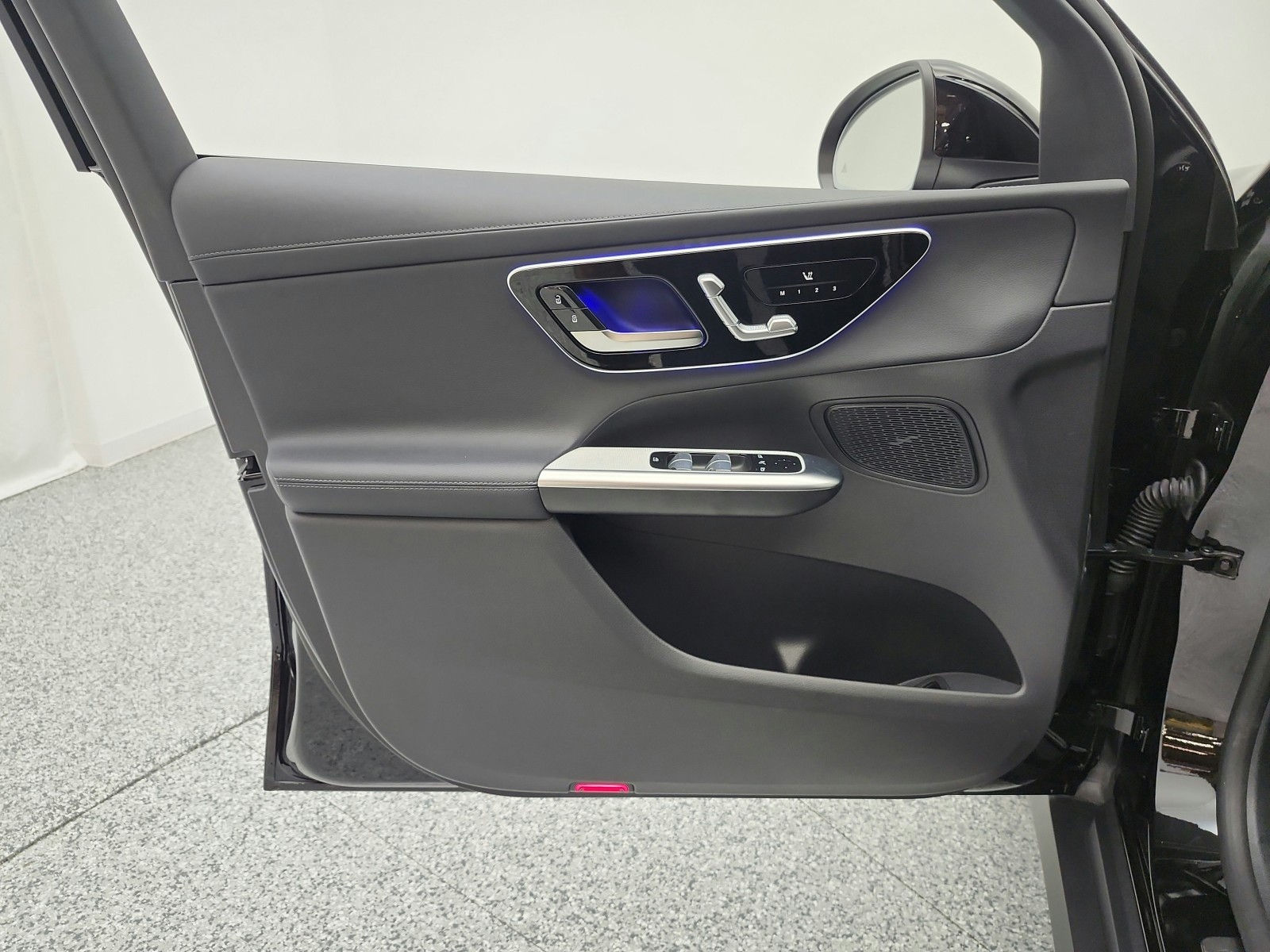 Used 2023 Black Mercedes-Benz GLC 300 SUV image 12