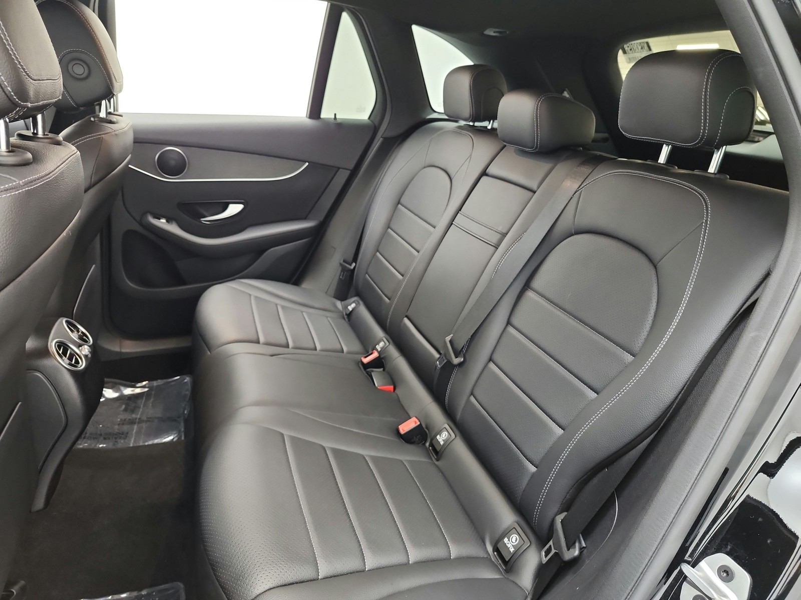 Used 2022 Black Mercedes-Benz GLC 300 SUV image 13