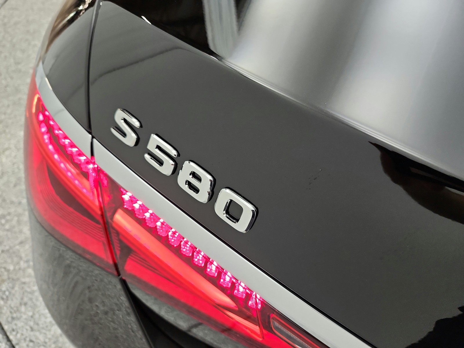New 2026 Obsidian Black Metallic Mercedes-Benz S 580 image 17