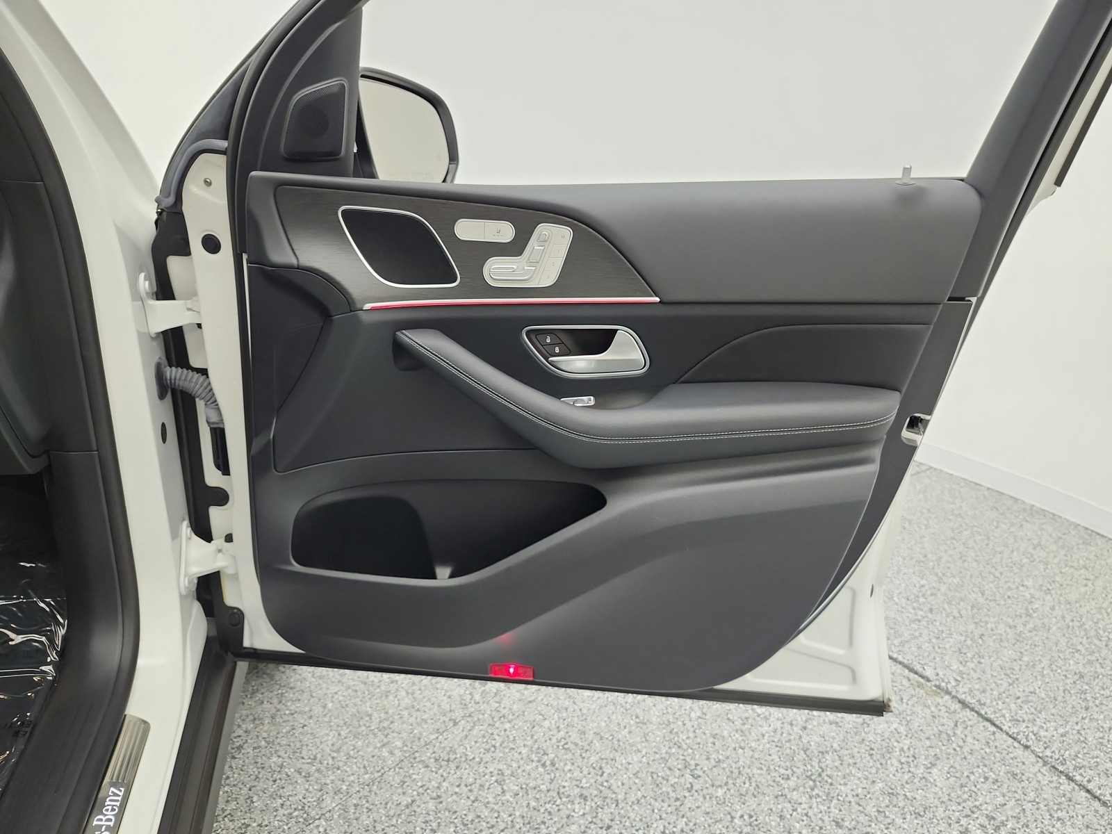 Certified Used 2024 Polar White Mercedes-Benz GLE 350 4MATIC® SUV image 22