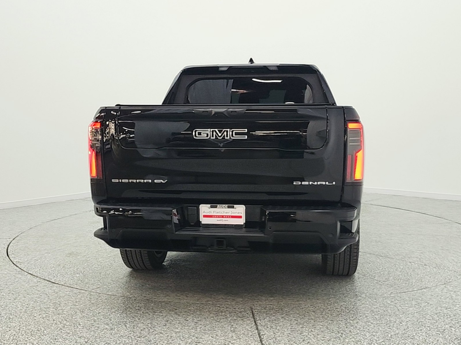 Used 2025 Onyx Black GMC e4WD Crew Cab Max Range Denali image 6