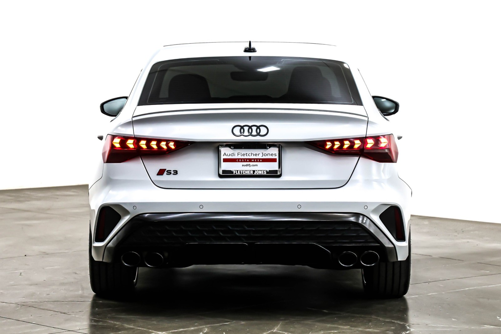 Used 2025 Glacier White Metallic Audi Premium Plus 2.0 TFSI quattro image 4