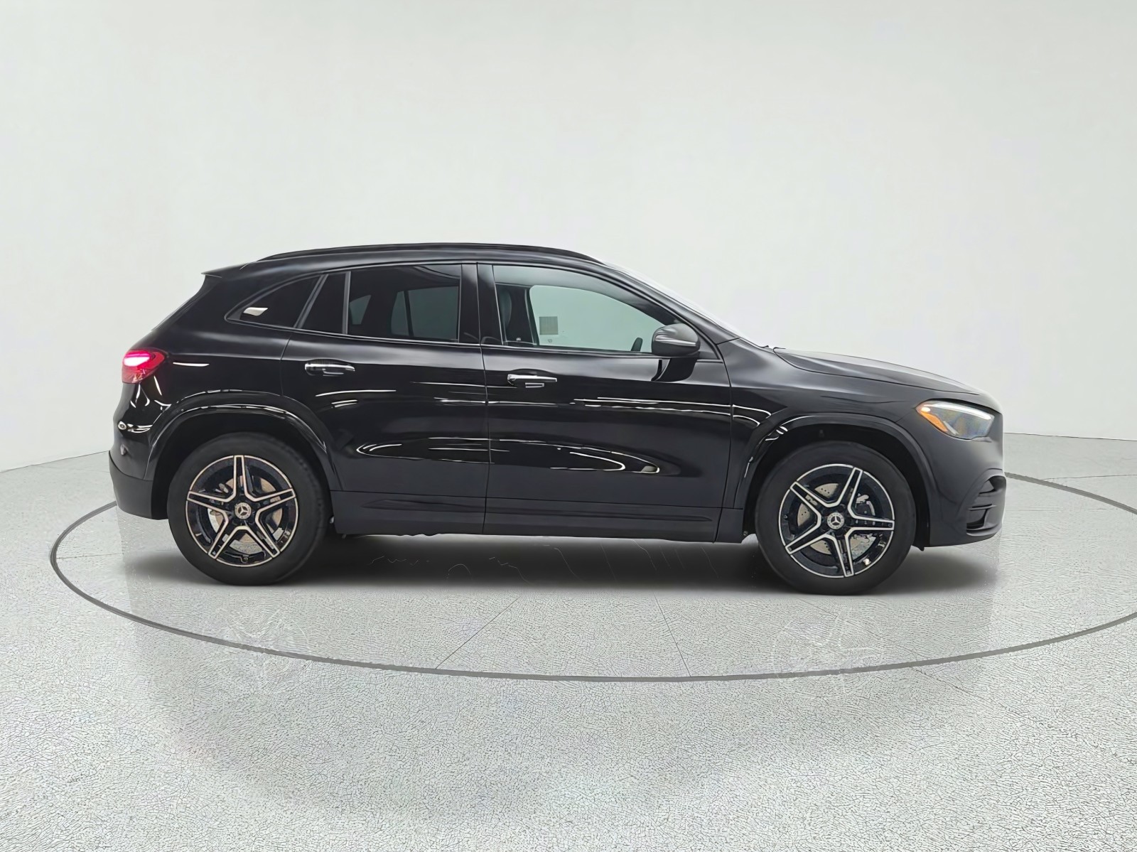 New 2026 Cosmos Black Metallic Mercedes-Benz GLA 250 SUV image 4