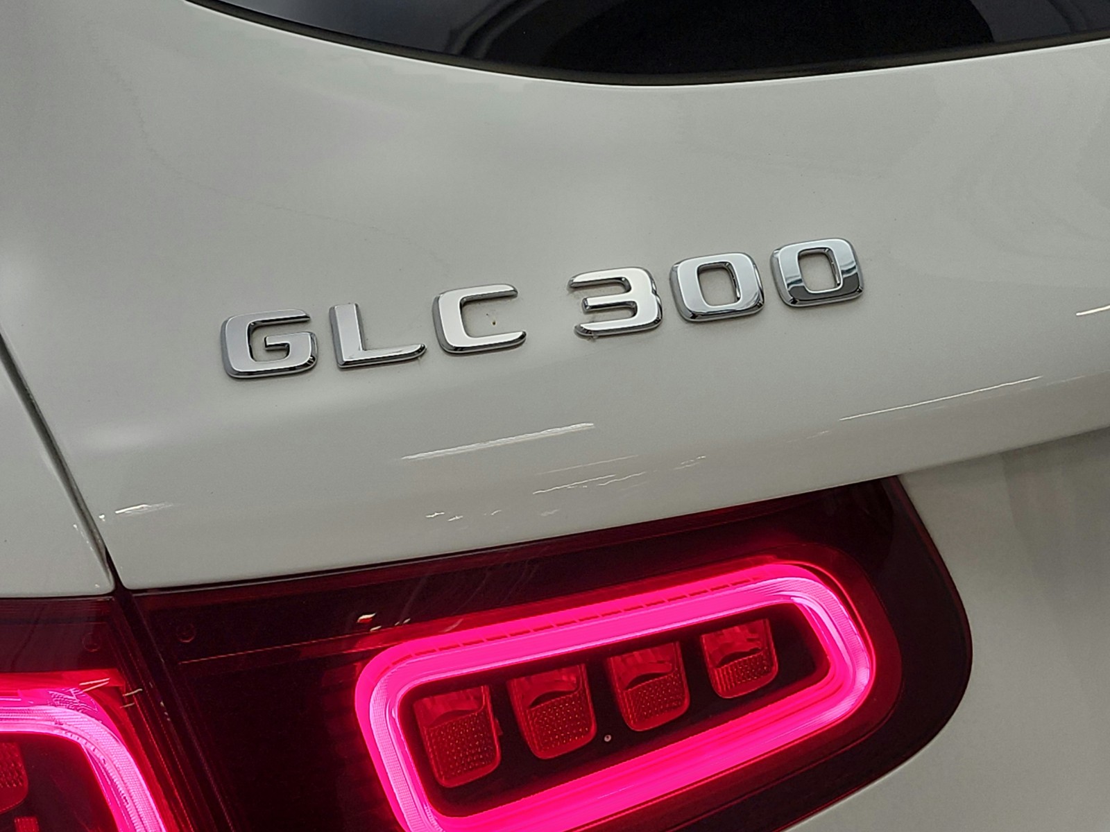 Used 2022 Polar White Mercedes-Benz GLC 300 SUV image 22