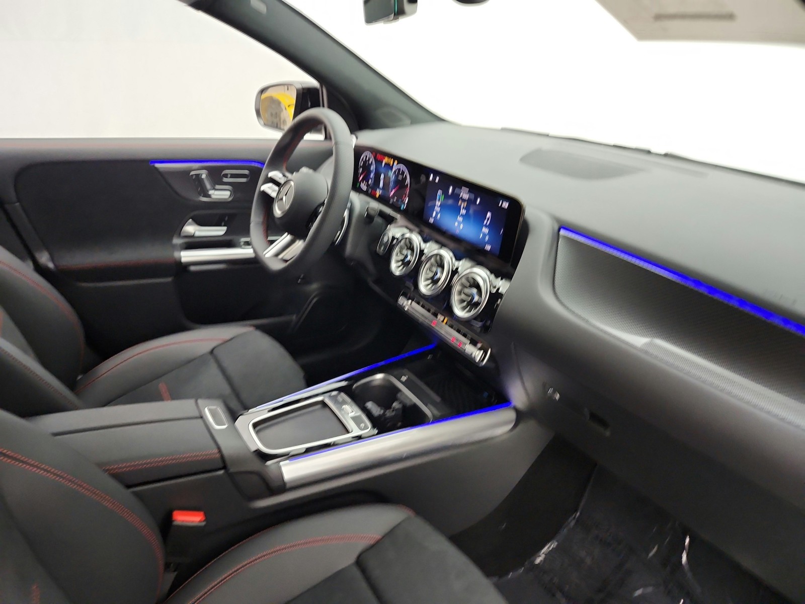 New 2026 Polar White Mercedes-Benz GLA 250 SUV image 15