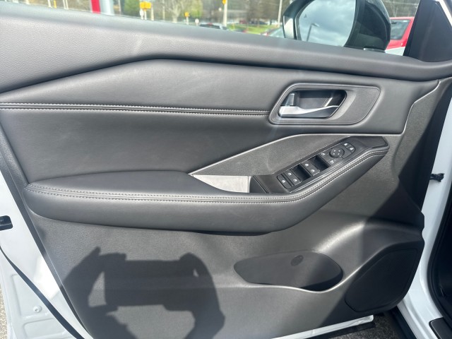 NissanRogue12