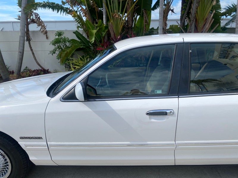 1995 Ford Crown Victoria LOW MILES 43,331 in , 