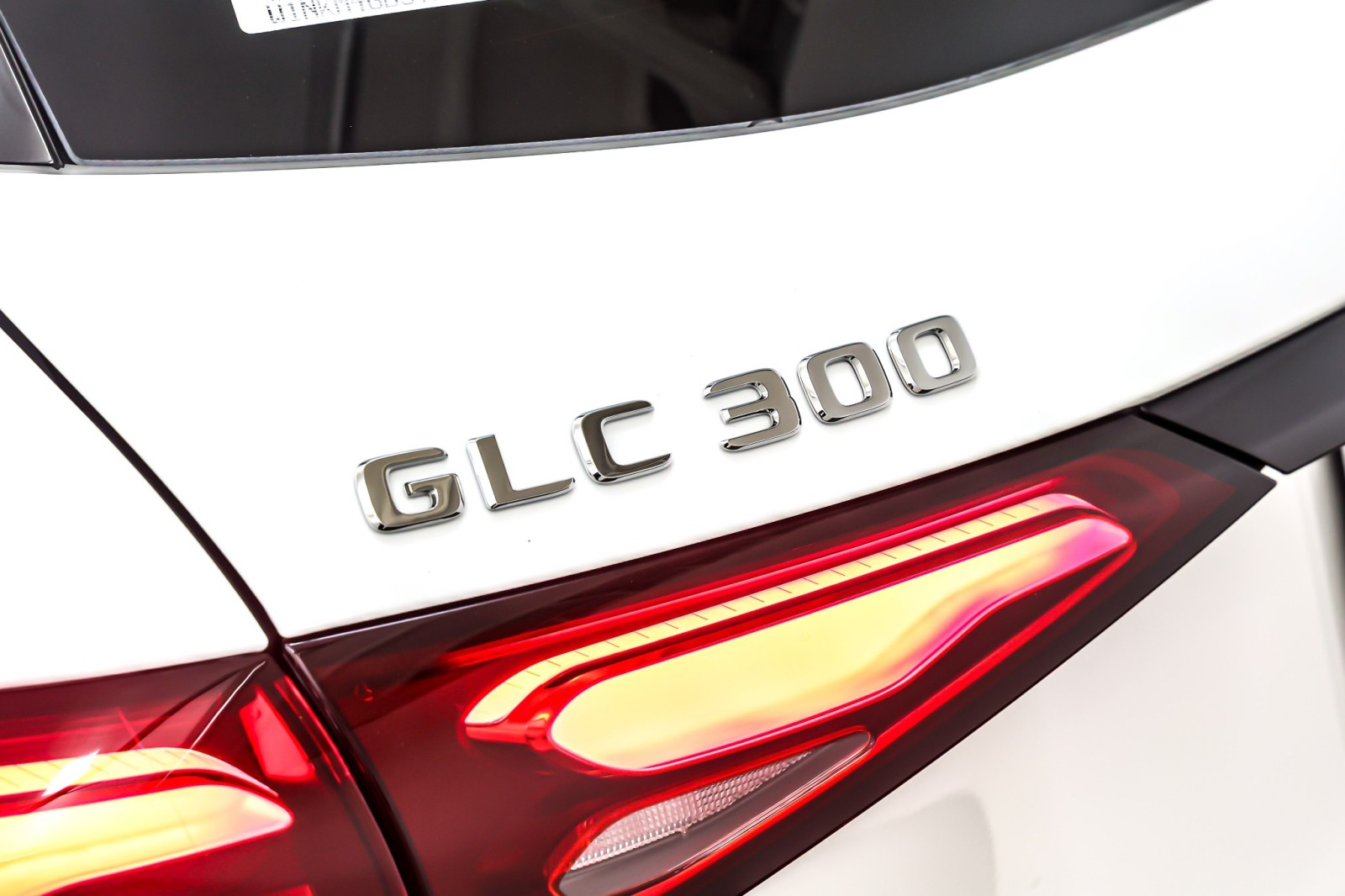 New 2026 Polar White Mercedes-Benz GLC 300 image 9