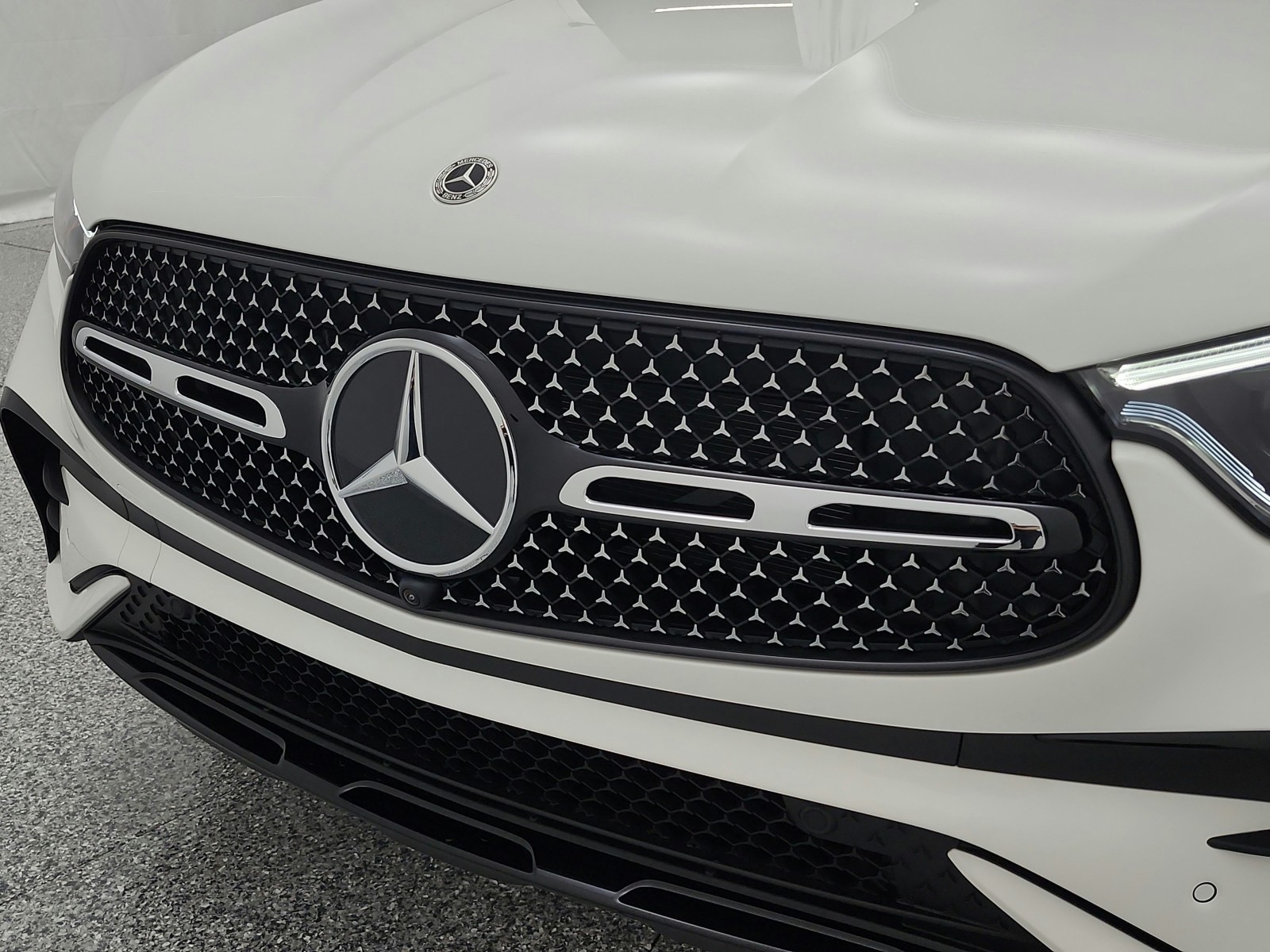 New 2026 Polar White Mercedes-Benz GLC 300 image 13