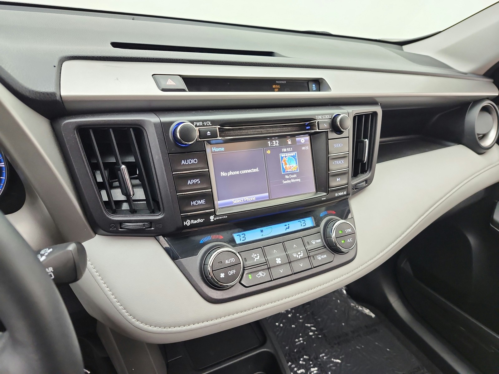 Used 2016 Silver Sky Metallic Toyota FWD 4dr XLE (Natl) image 14