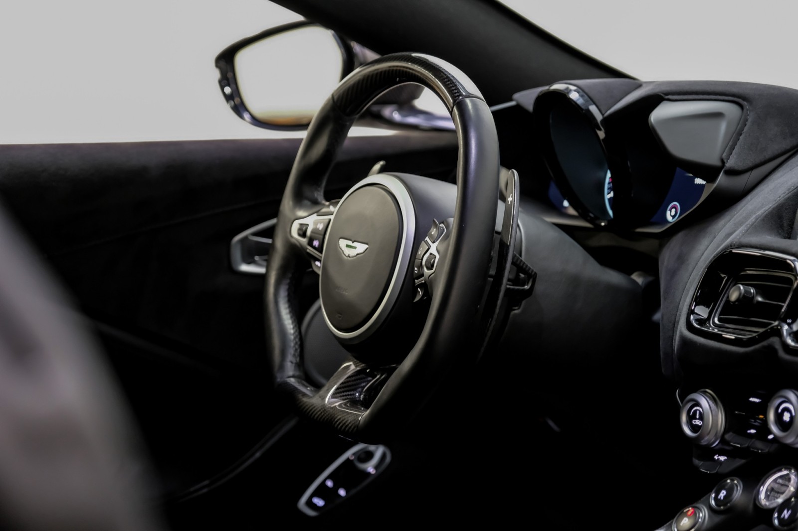 2019 Aston Martin Vantage Coupe CarbonRoof SportsLthrCarbon PremiumAudio Bla 20