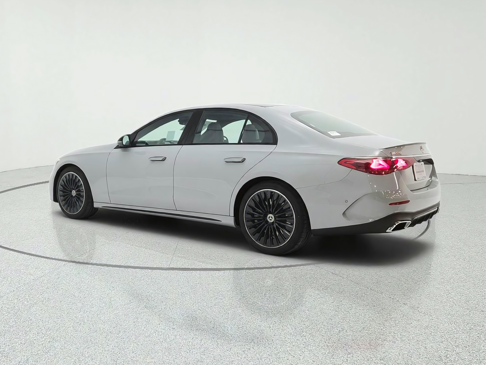 New 2027 MANUFAKTUR Alpine Grey Mercedes-Benz E 450 4MATIC® Sedan image 7