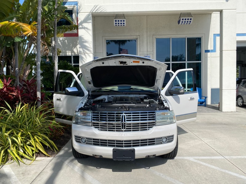 2010 Lincoln Navigator 4WD SUNROOF LOW MILES 31,209 in , 