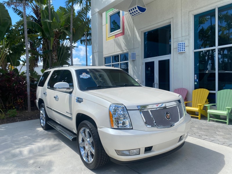2013 Cadillac Escalade Luxury 1 OWNER LOW MILES 70,251 in ,