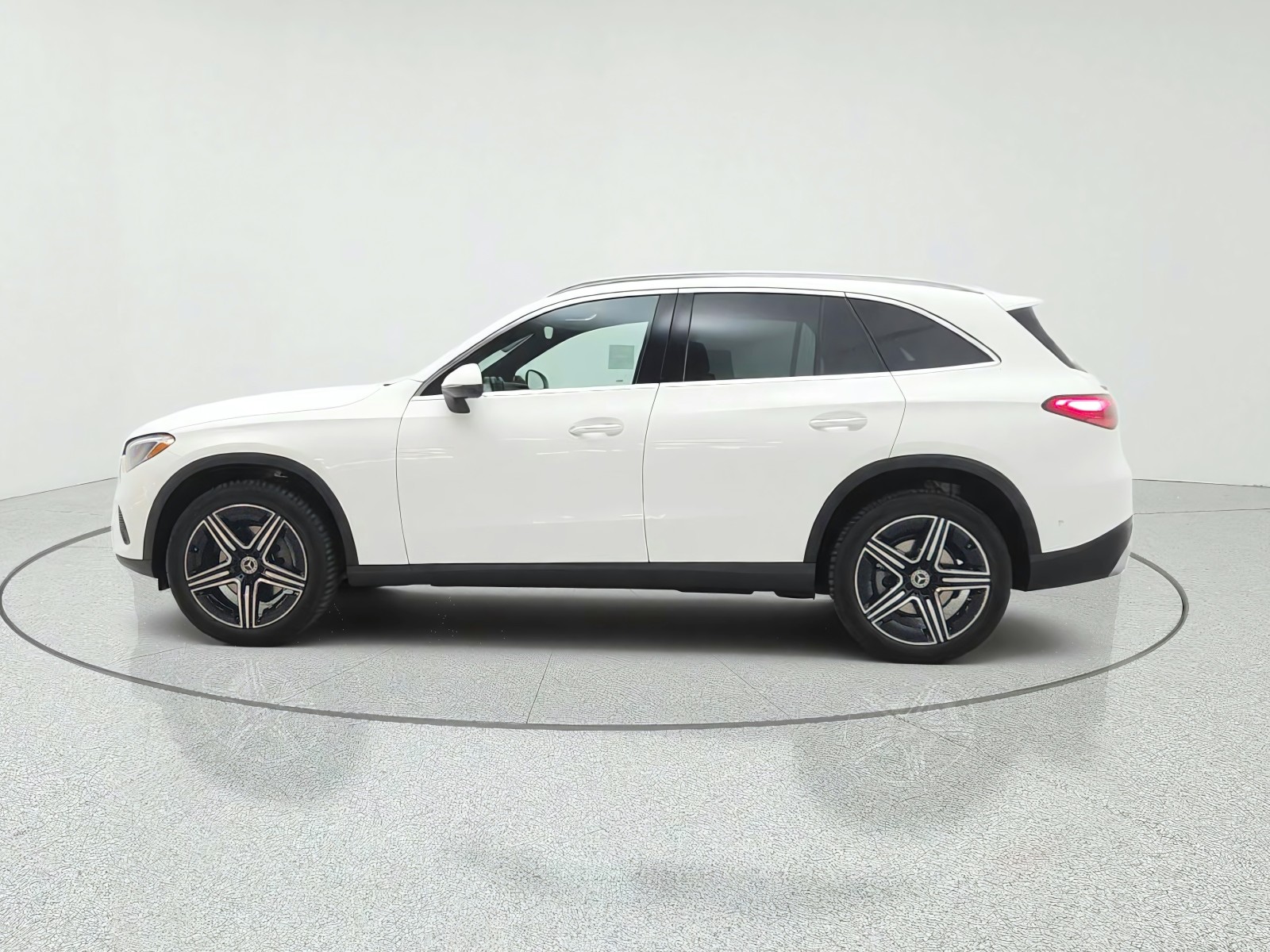 New 2027 Polar White Mercedes-Benz GLC 300 SUV image 8