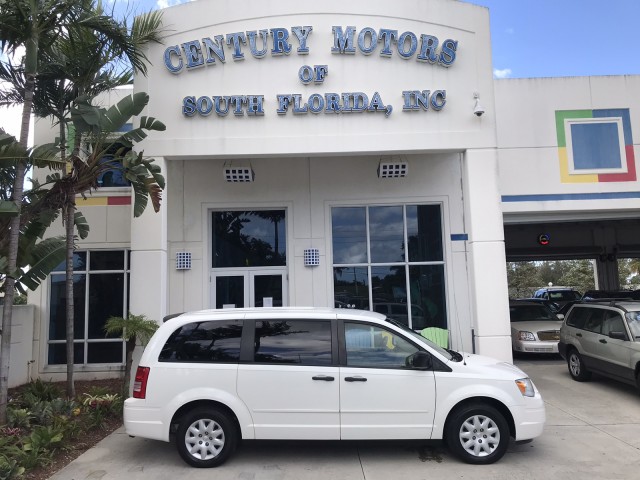2008 Chrysler Town & Country LX Stow-N-Go Seating Rear A/C CD MP3 AUX in pompano beach, Florida