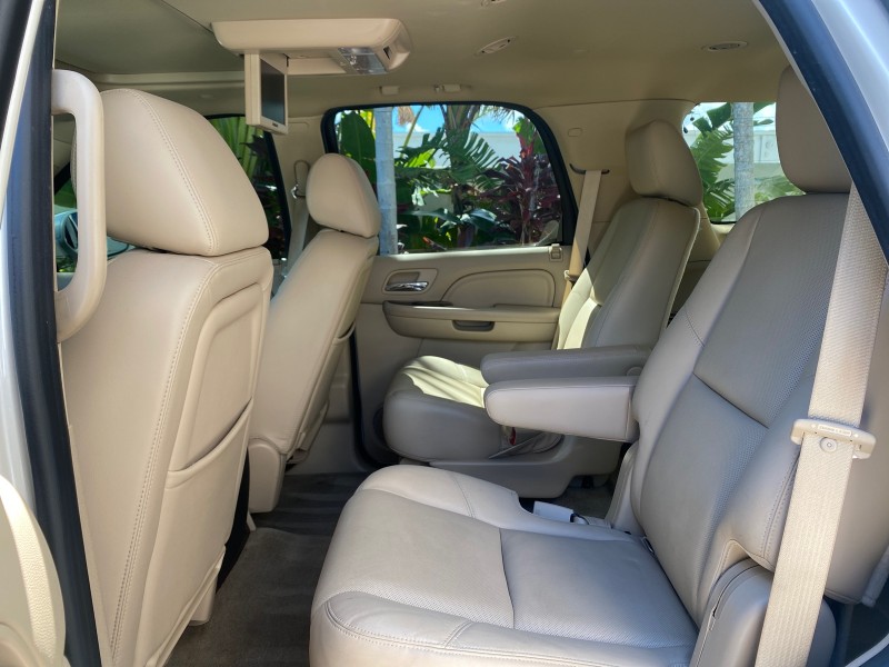 2013 Cadillac Escalade Luxury 1 OWNER LOW MILES 70,251 in ,