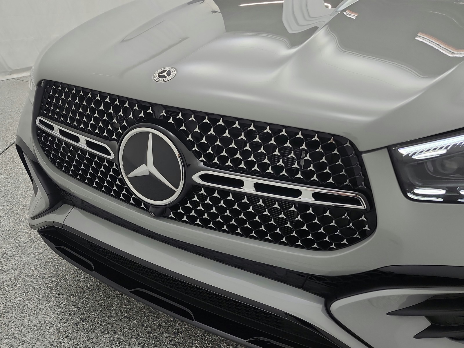 New 2026 MANUFAKTUR Alpine Grey Mercedes-Benz GLE 450 image 13