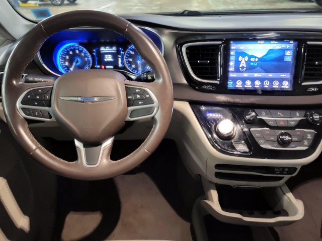 2018 Chrysler Pacifica Touring L FWD 9