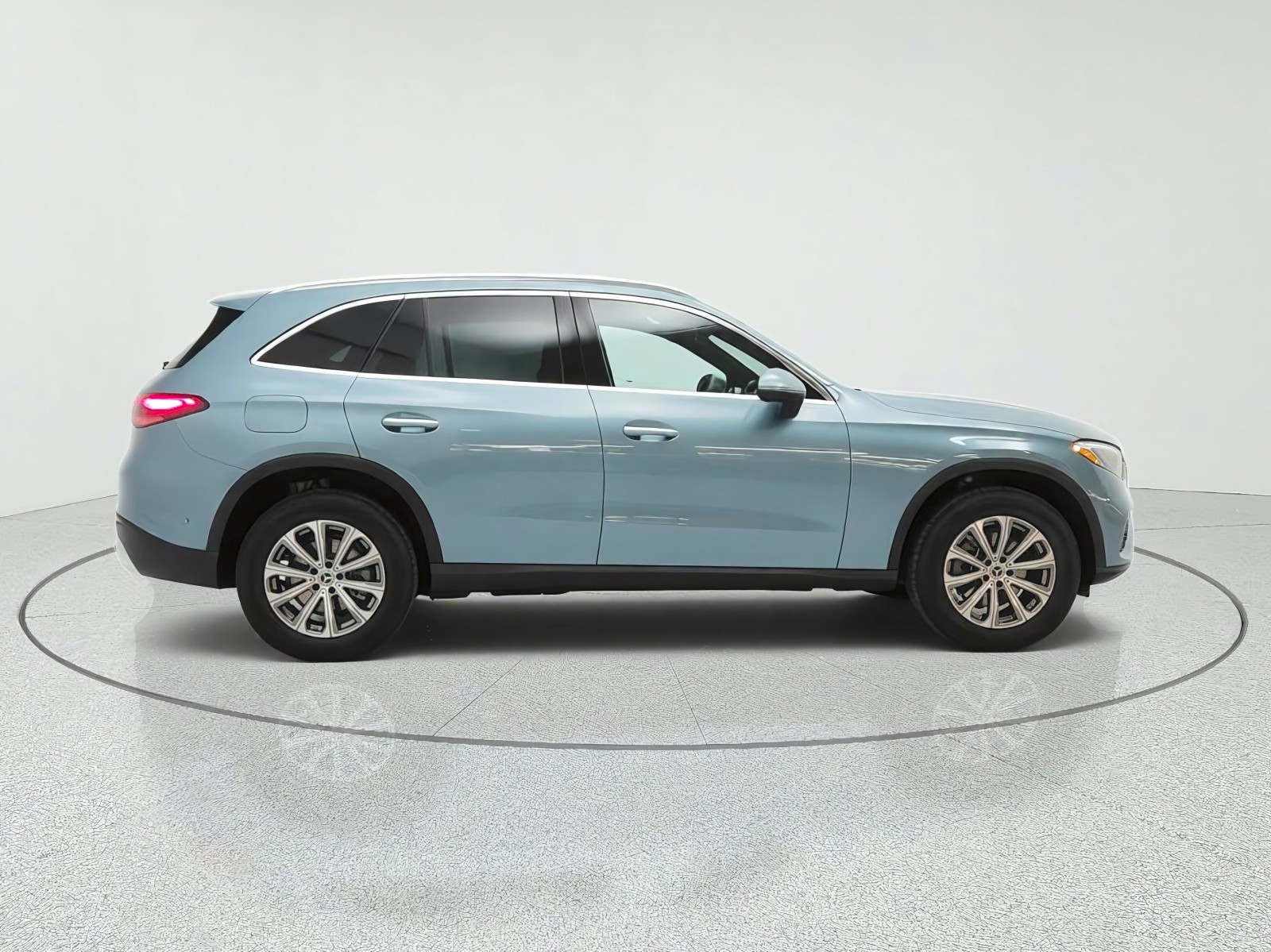 New 2027 Verde Silver Metallic Mercedes-Benz GLC 300 4MATIC® SUV image 4