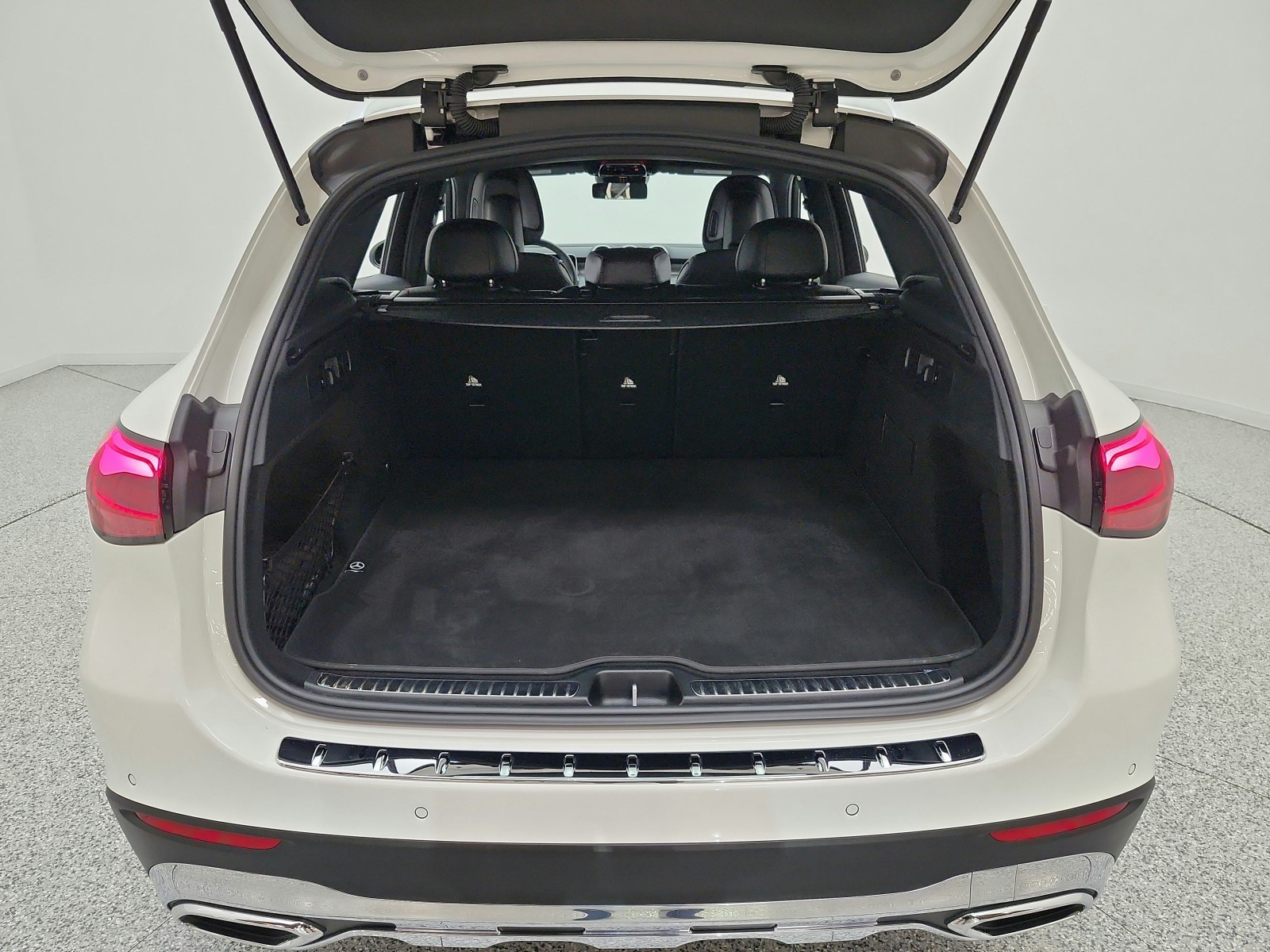 Certified Used 2026 Polar White Mercedes-Benz GLC 300 SUV image 18