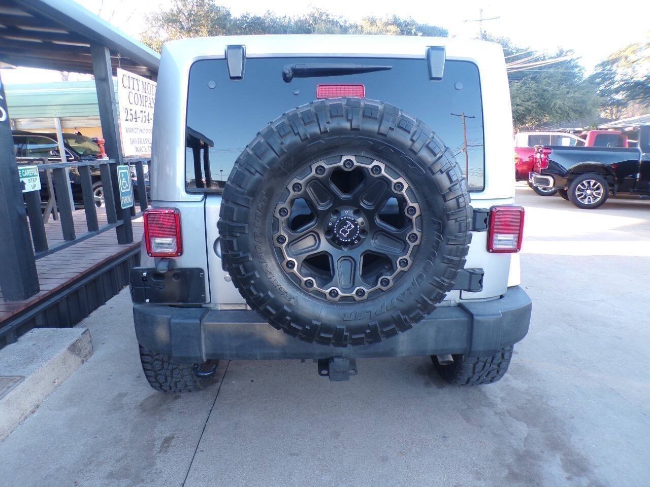 View vehicle photo 7