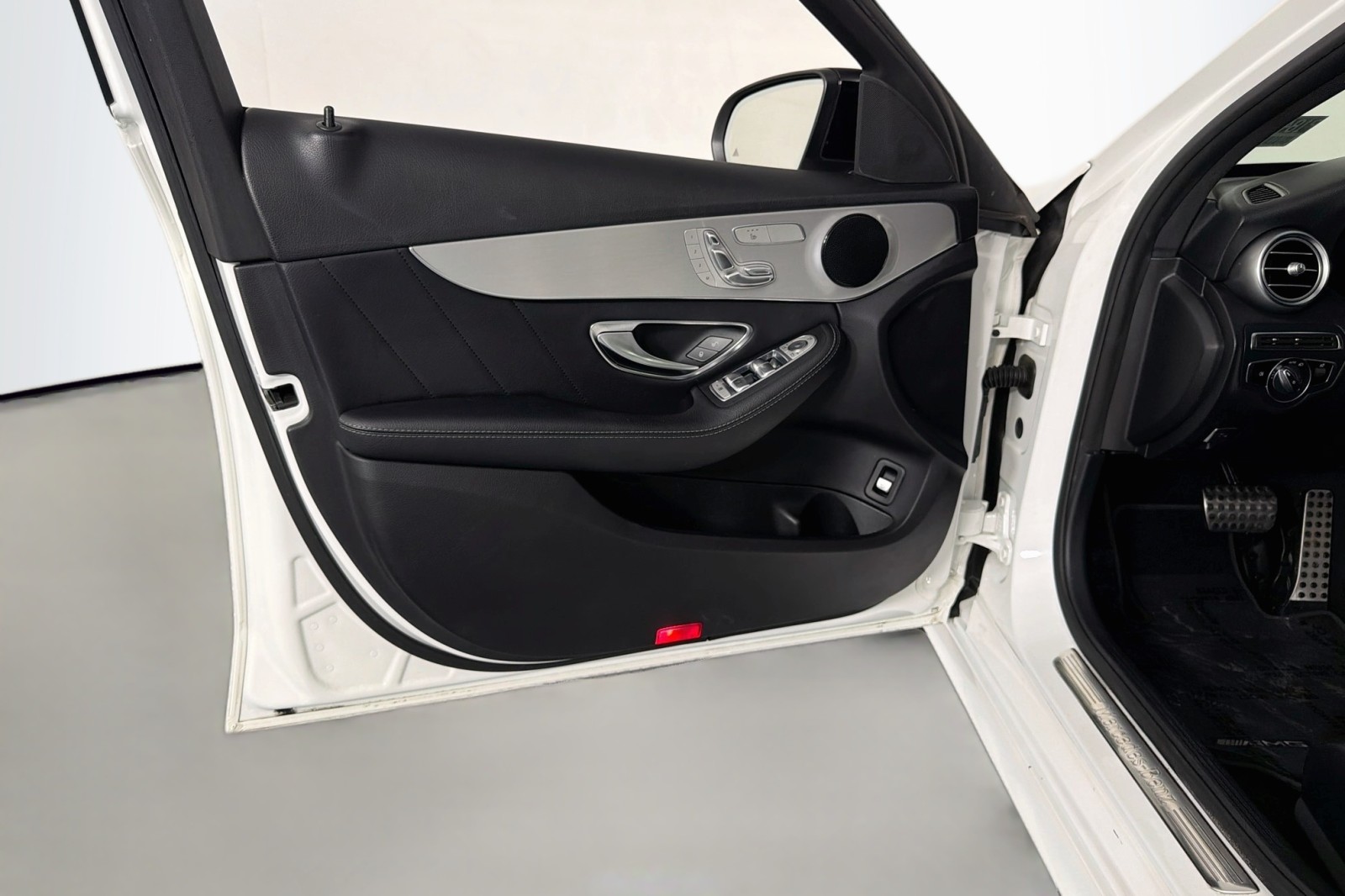 Used 2020 Polar White Mercedes-Benz C 300 image 21