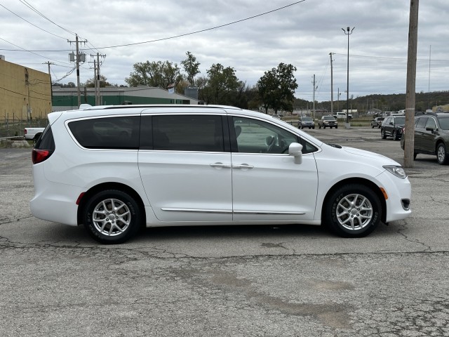 2020 Chrysler Pacifica Touring L 2