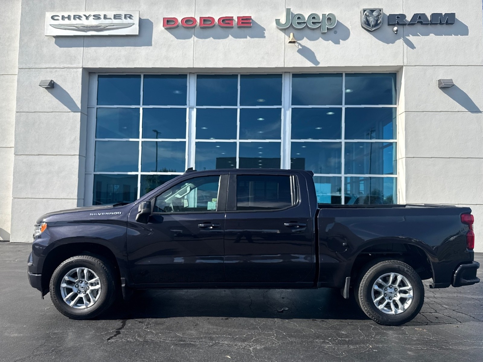 View vehicle photo 5