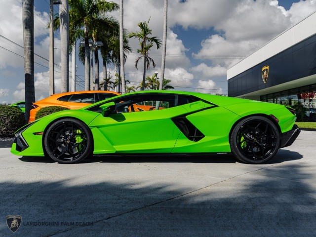 Lamborghini Revuelto