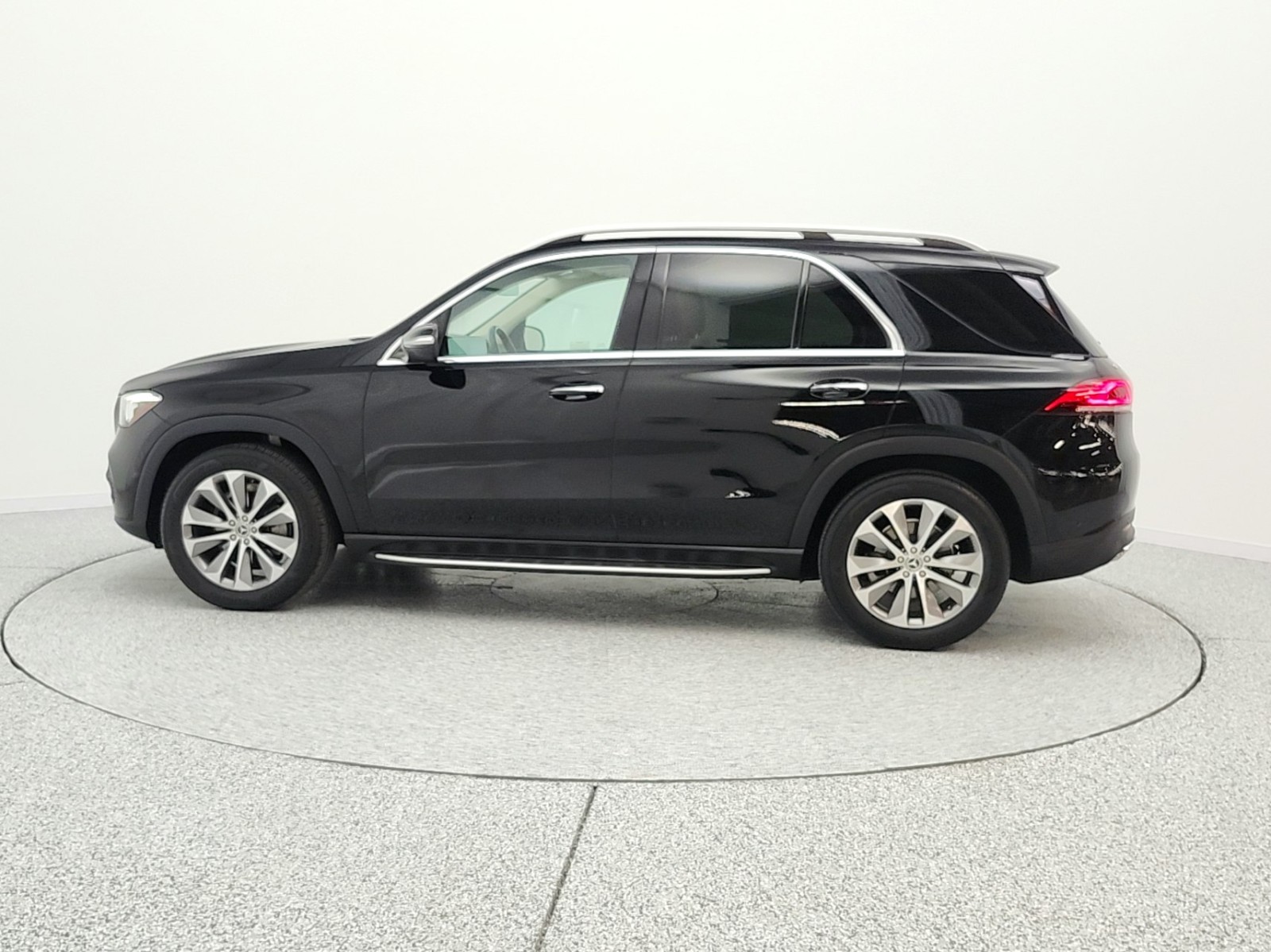 Used 2020 Black Mercedes-Benz GLE 350 4MATIC® SUV image 8