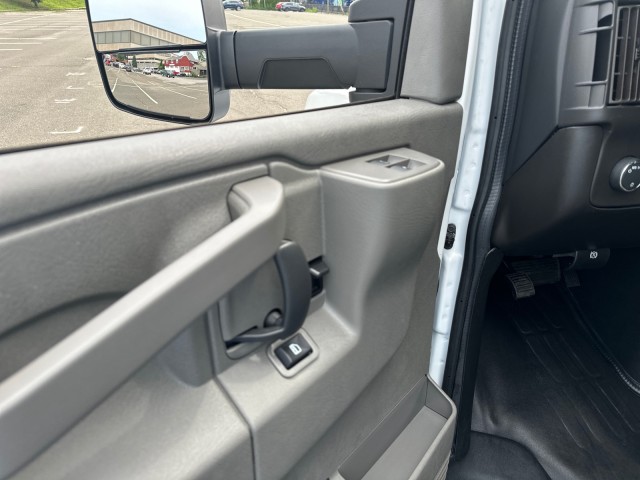 2022 Chevrolet Express Commercial Cutaway 15 Foot Box Van Roll-Up Rear Door 30