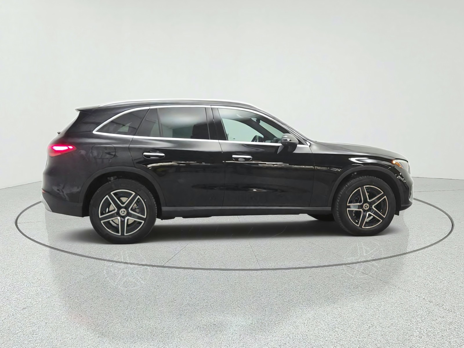 New 2027 Black Mercedes-Benz GLC 300 SUV image 4