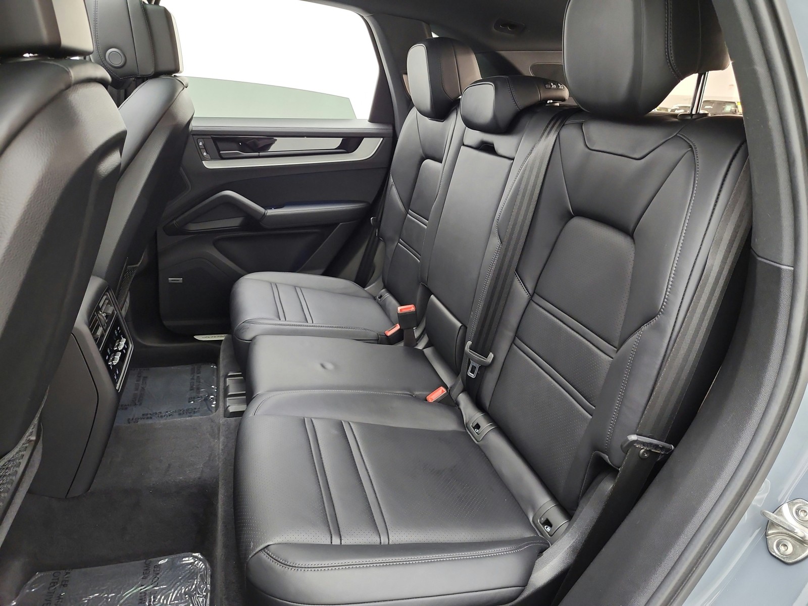Used 2024 Arctic Grey Porsche S AWD image 15