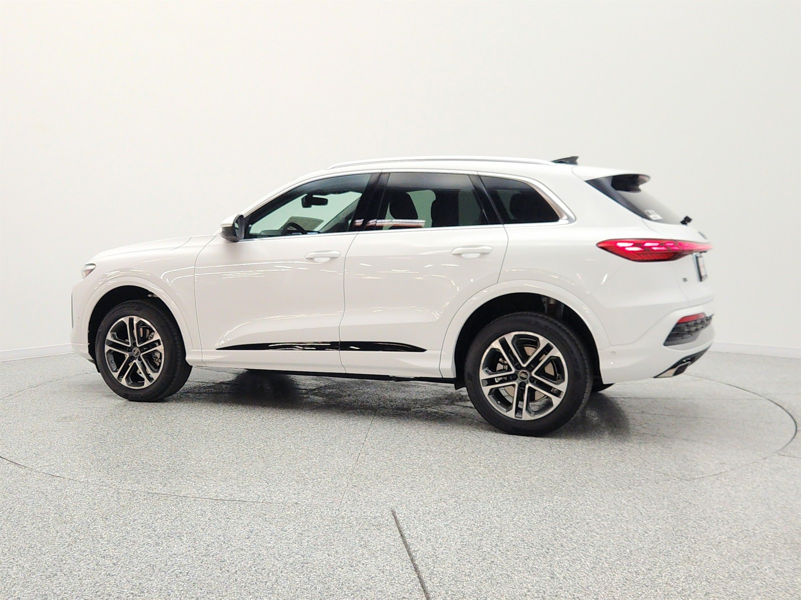 New 2026 Arkona White Audi Premium Plus 2.0 TFSI quattro image 8
