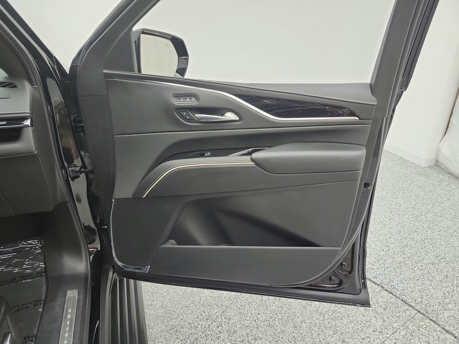 Used 2023 Black Raven Cadillac AWD 4dr V-Series image 20