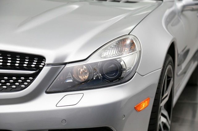 2009 Mercedes-Benz SL-Class V8 22