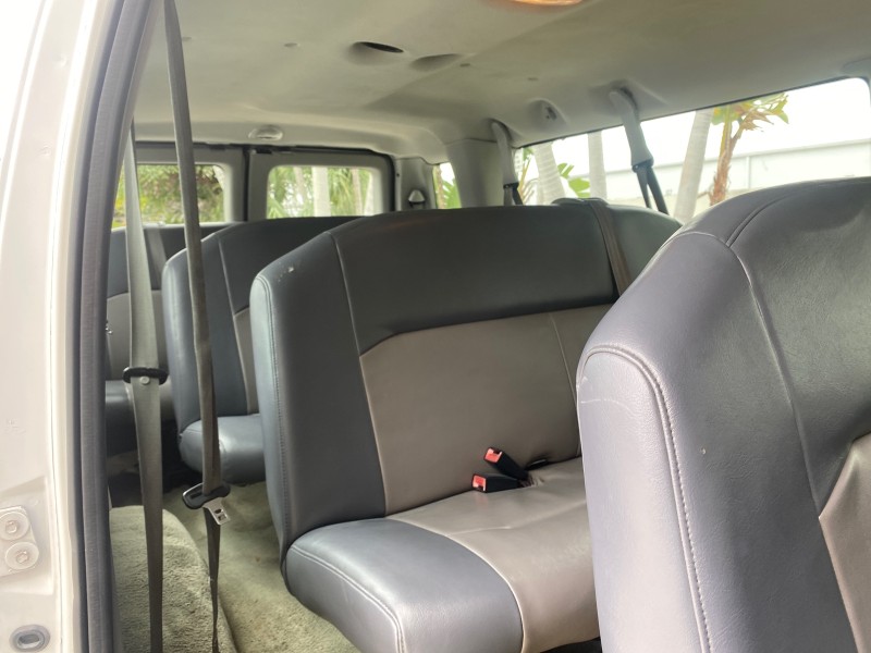 2008 Ford Econoline Wagon XLT 15 PASSENGERS E350 CLEAN in , 