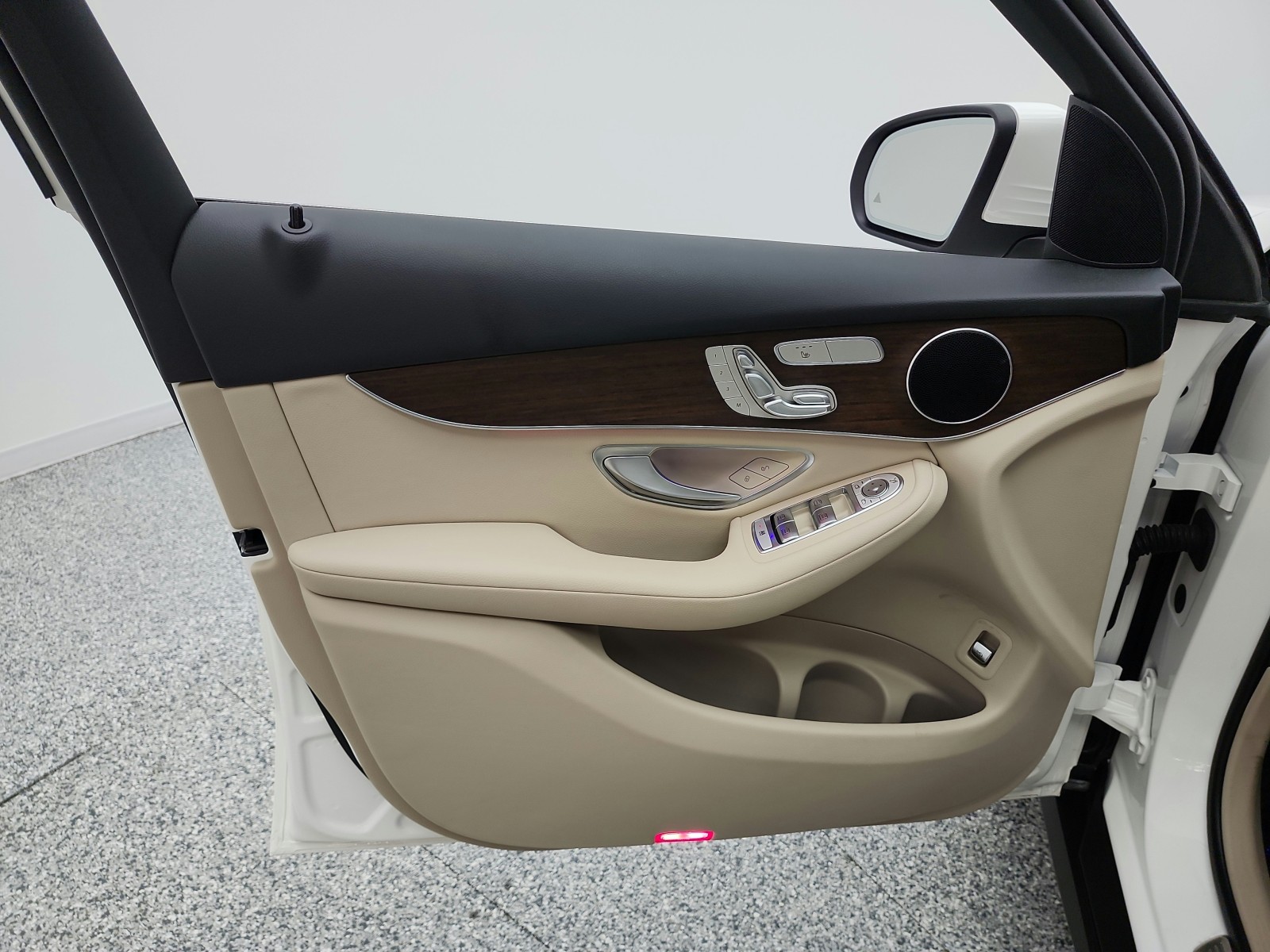 Used 2022 Polar White Mercedes-Benz GLC 300 SUV image 14