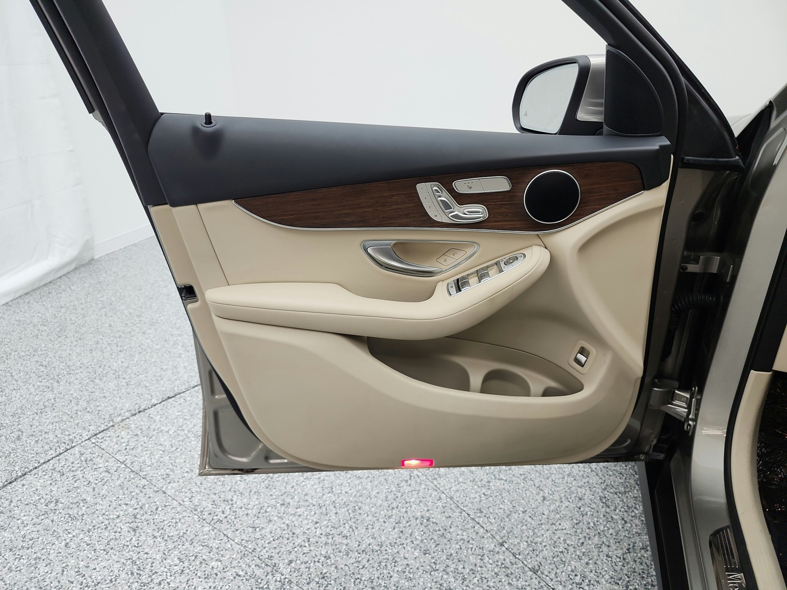 Used 2022 Mojave Silver Metallic Mercedes-Benz GLC 300 SUV image 15