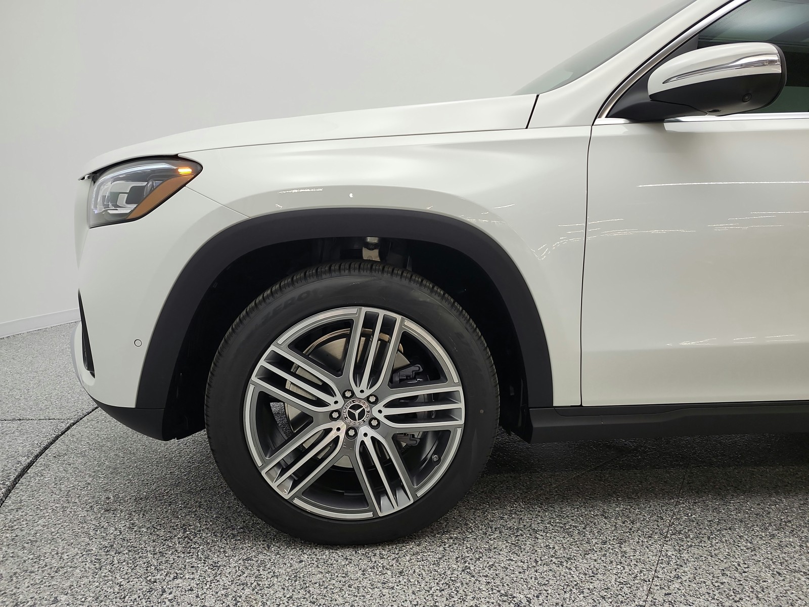 New 2026 Polar White Mercedes-Benz GLS 450 4MATIC® SUV image 15
