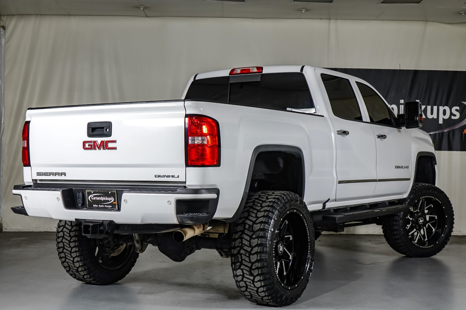 2016 GMC Sierra 2500HD Denali 8